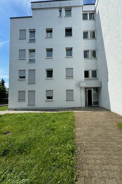 direkt vom Eigentümer, Großzügige 4-Zimmer-EG-Wohnung mit Terrasse und Garage + Stellplatz Aussen